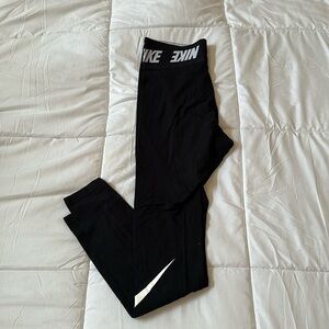 Black Nike leggings